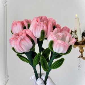 Bouquet de roses blanches reflet rose