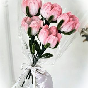 Bouquet de roses blanches rosées